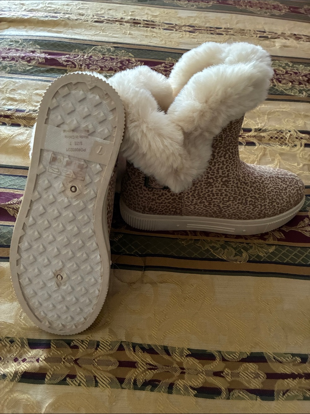 Women’s Plush Faux Fur Ankle Slippers - Beige Leopard